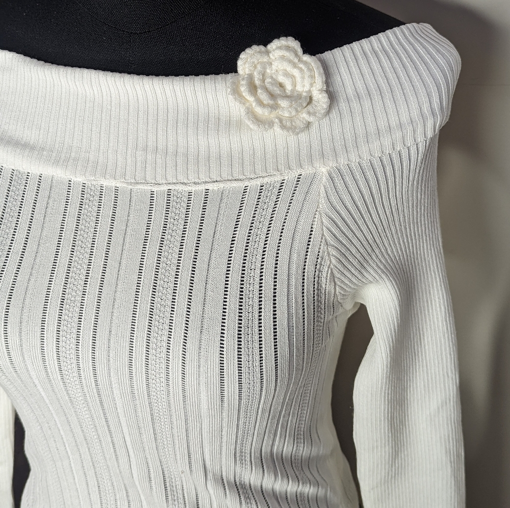 Y2K Off Shoulder Knit Flower Top